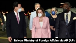 Nensi Pelosi po sletanju na Tajvan (Foto: Taiwan Ministry of Foreign Affairs via AP