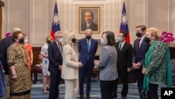 台灣總統蔡英文8月15日在總統府會晤美國參議員馬基率領的國會參眾議員代表團.
