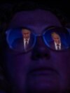 Građani u bioskopu u Sankt Peterburgu prate TV prenos godišnjeg obraćanja ruskog predsjednika Vladimira Putina federalnoj skupštini (Foto: REUTERS/Anton Vaganov)