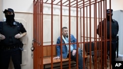Игорь Сергунин в зале суда в Москве, Россия, пятница, 13 октября 2023 года.