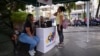 La oposición en Venezuela insiste en votar pese a trabas y represión
