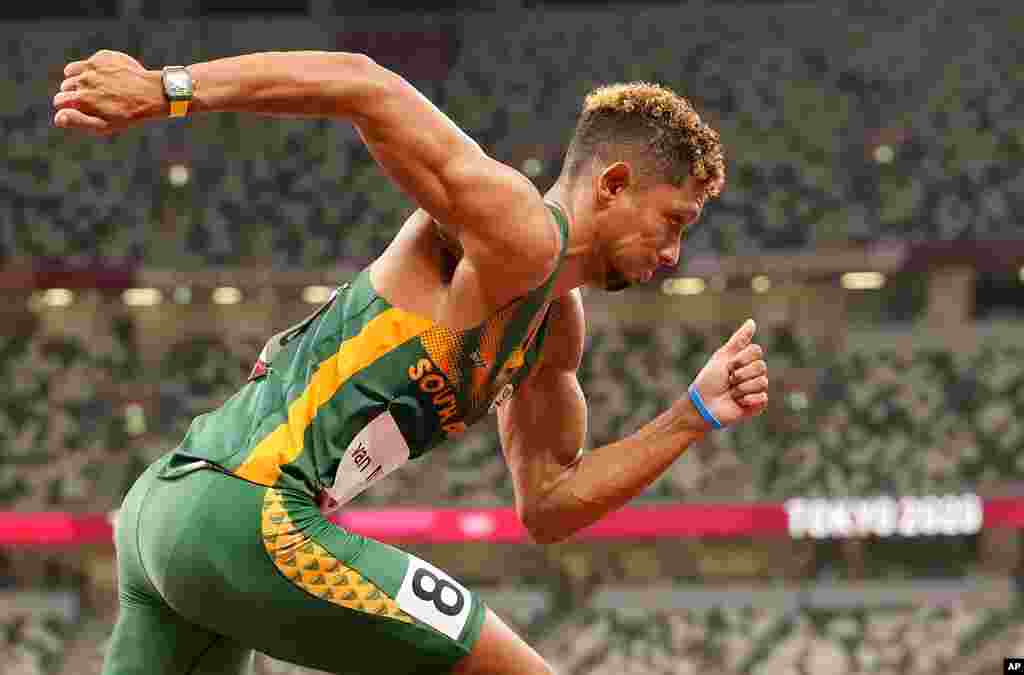 Wayde Van Niekerk, of South Africa starts a men&#39;s 400-meter heat at the 2020 Summer Olympics, Monday, Aug. 2, 2021, in Tokyo, Japan. (AP Photo/Martin Meissner)