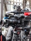 U prva četiri meseca 2024. godine Nezavisno udruženje novinara Srbije (NUNS) notiralo je ukupno 36 napada na novinare. Tu su ubrojana četiri fizička napada, jedan napad na imovinu, 17 pritisaka i 14 verbalnih pretnji. (Foto: RadioSvoboda/Serhii Nuzhnenko)