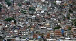 برازیل کے ایک گنجان آباد شہر ریو ڈی جنیریئو کا ایک منظر، کرونا کے پھیلاؤ نے اس شہر کے باسیوں کو بری طرح متاثر کیا۔ فائل فوٹو