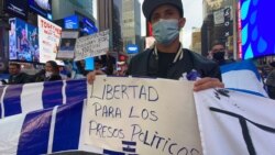 Decenas de nicaragüenses llegaron al centro de Nueva York para manifestarse en contra de las elecciones en su país, el 7 de noviembre de 2021.