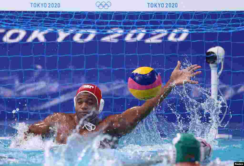Lwazi Madi of South Africa in action. REUTERS/Gonzalo Fuentes
