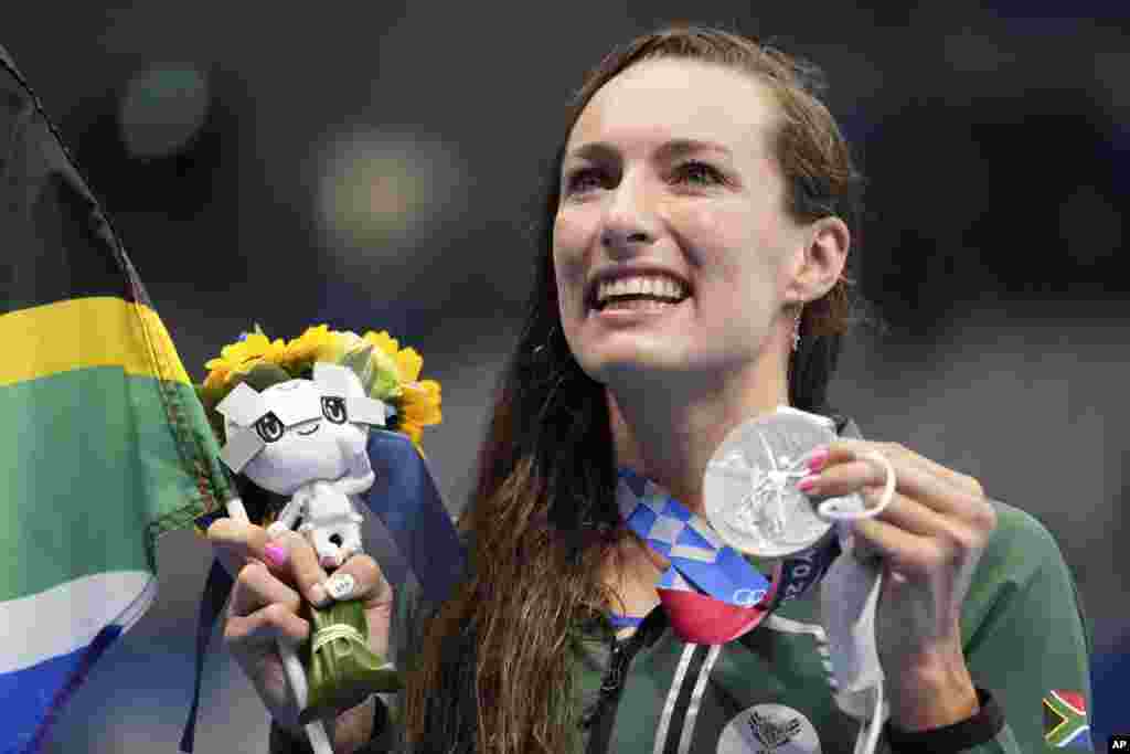 Tatjana Schoenmaker of South Africa poses with her silver medal after the final of the women&#39;s 100-meter breaststroke at the 2020 Summer Olympics, Tuesday, July 27, 2021, in Tokyo, Japan. (AP Photo/Matthias Schrader)