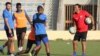 Pedro Brito “Bubista” (esq), seleccionador da equipa de futebol de Cabo Verde, dirige treino, 3 Janeiro 2022