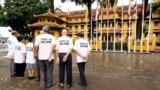 Nhóm nhân sỹ mang Tuyên bố Biển Đông đến Quốc hội đứng trước tòa nhà Bộ Ngoại giao Việt Nam ở Hà Nội hôm 8/8/2019. (Ảnh chụp video đăng trên Facebook Nguye