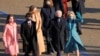 Tổng thống Joe Biden, và Đệ nhất Phu nhân Jill Biden và thân nhân trong gia đình đi bộ đến Tòa Bạch Ốc ngày 20/1/2021. 