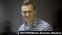 Алексей Навальный в зале суда в Москве (архивное фото)