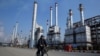 ایران در رقابت با روسیه قیمت‌ نفت خود را تا ۵ دلار دیگر کاهش داد