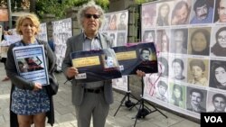 یادمان قربانیان کشتارهای جمهوری اسلامی در مقابل محل برگزاری دادگاه حمید نوری - استکهلم، سوئد