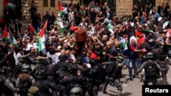 Столкновения с израильской полицией во время похорон журналистки «Аль-Джазиры» Ширин Абу Акле.