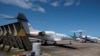 El avión a bordo del cual llegó el martes el primer Ministro de Haití, Ariel Henry, permanece estacionado en el Aeropuerto Internacional Luis Muñoz Marín en San Juan, Puerto Rico, el 6 de marzo de 2024. 