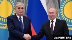 Президент Казахстана Касым-Жомарт Токаев и его российский коллега Владимир Путин