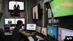 بر اساس برخی گزارش‌ها، یکی از این تلویزیون‌ها به حزب اسلامی افغانستان و دیگر آن به حزب جمعیت اسلامی افغانستان مربوط است.