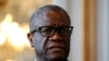  Dkt. Denis Mukwege akipokelewa katika ukumbi wa mji wa Bayonne, kusini-magharibi mwa Ufaransa, Alhamisi Mei 4, 2022. Mshindi wa Tuzo ya Amani ya Nobel ya Congo Mukwege alianza kampeni yake ya kuwa rais katika uchaguzi wa mwezi ujao Jumamosi, Novemba 25, 2023, (AP).