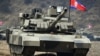 Lãnh đạo Triều Tiên thử lái xe tăng mới, ra lệnh cho quân đội chuẩn bị chiến tranh