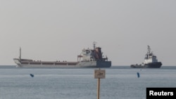 Сухогруз Polarnet покидает морской порт в Черноморске