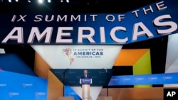 Президент США Джо Байден выступает на сессии Саммита Америк, 9 июня 2022 г. (фото AP Photo/Evan Vucci)