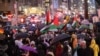 Filistin yanlısı göstericiler ABD Başkanı Joe Biden'ın 2024 seçim kampanyası için bir bağış etkinliğine katıldığı New York'ta Radio City Music Hall önünde eylem için toplanmıştı, 28 Mart 2024.