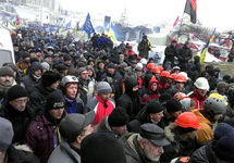 Демонстранты на площади Независимости 09.12.2013. Фото пресс-службы партии "Свобода"