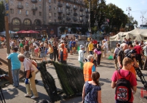 Уборка на Майдане. Фото: inforesist.org