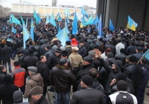 Крымские татары на митинге у Верховной рады Крыма, 26.02.2014. Фото: qha.com.ua