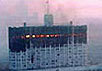 Октябрь 2003 года. Белый дом. Фото с сайта www.moscowvoice.ru/examples/jsp/gm/gm/formIndex.jsp?date=2002-10-6&changeMonth=-2&rub