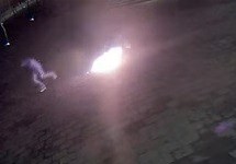 Неудавшийся поджог памятника Ельцину. Кадр камеры видеонаблюдения