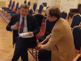 Дмитрий Вяткин и Андрей Заякин беседуют в Конституционном суде. Фото Сергея Пархоменко