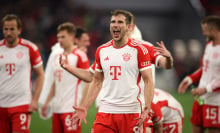 Leon Goretzka of Bayern Munich celebrate with the fans