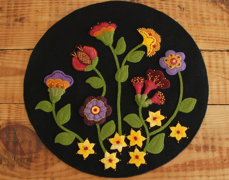 Wool applique pattern kit Jacobean Flowers table image 0