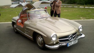 Náhledový obrázek - Hvězda a křídla: Mercedes-Benz 300 SL (W198) je dnes koncernovou ikonou. Odpovídá jeho hodnocení realitě, nebo je nadnesené?