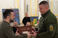 Зеленський присвоїв Залужному звання Героя України