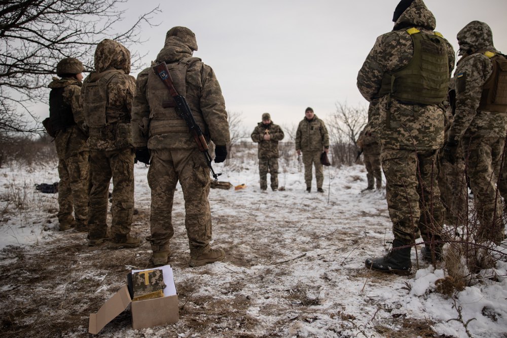 Капелани та військовослужбовці ЗСУ відзначають Різдво на Бахмутському напрямку, 25 грудня 2023 р.