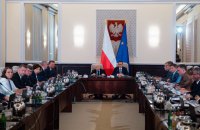 У приміщенні для виїзного засідання уряду Польщі виявили прилади для прослуховування