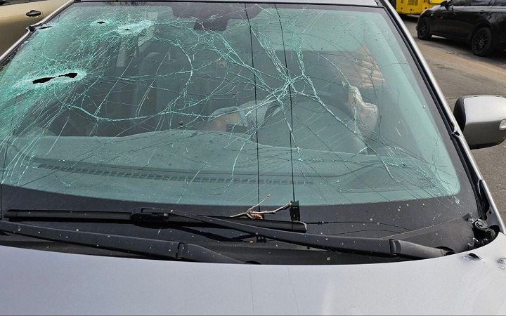 Russians hit taxi with passengers in Kherson, kill driver