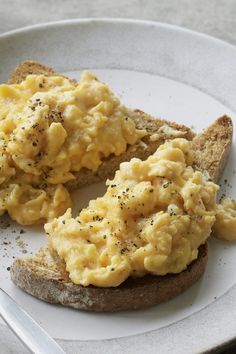 They said it couldn't be done. Ha! This is the quickest, easiest and cleanest way to make scrambled eggs for one. Microwave Scrambled Eggs, Scrambled Eggs Recipe, Microwave