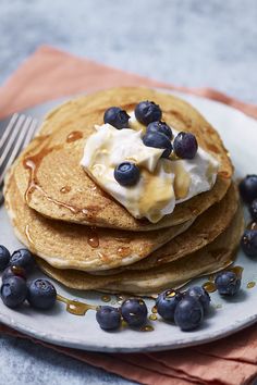 These American-style, gluten-free pancakes are a vision of health. Enjoy them with yoghurt, berries or a drizzle of maple syrup for a breakfast treat that makes you feel good. Gluten Free Pancakes, Breakfast Treats, Gluten, Best Breakfast