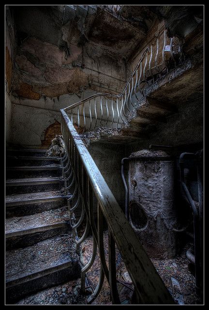 abandoned, stairway, trapper, gloomy, history, architechture, arkitektur, forfald, decay.