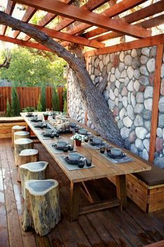 I could see happy faces dining on wood fired pizza and vino at a table setting like this in my back yard!