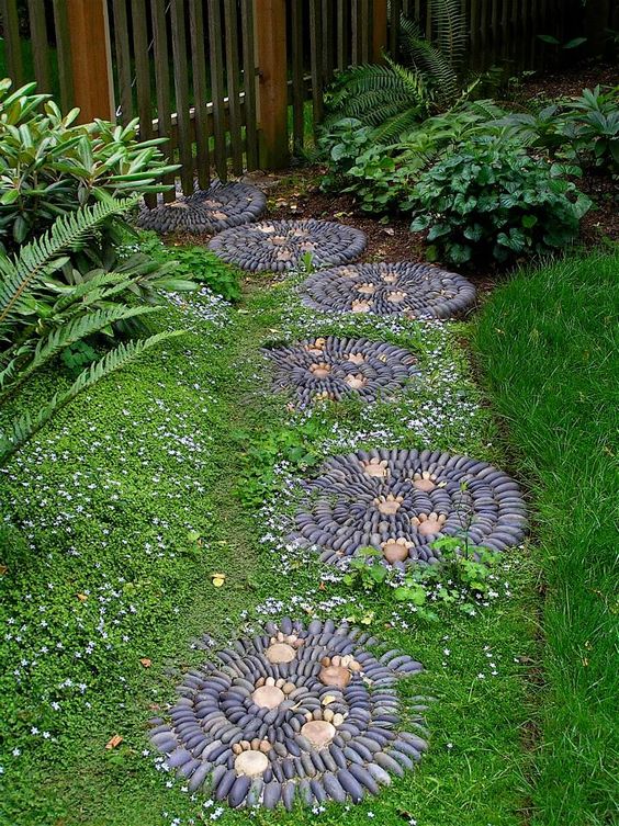 Unique idea for Garden Steps in the garden.  Jeffrey Bale Pebble Mosaic Stepping Stones.