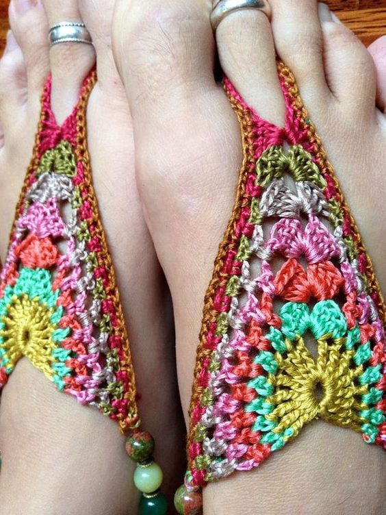 barefoot sandals - love the yarn used and stitches!   #crochet #cute