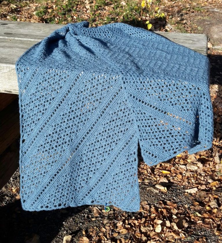 Erigeneia in a Rectangle - Komplettansicht des Tuchs | Rectangle shawl  pattern, Crochet shawl diagram, Shawl crochet pattern