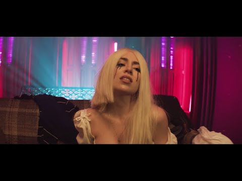 Обложка видео "Ava MAX - Sweet But Psycho"