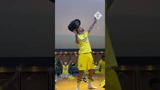 video: Jadon Sancho sings Adele as Borussia Dortmund celebrate reaching Champions League final