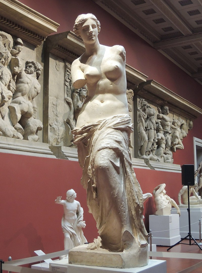 800px-Venus_Milo_-_replica_in_Pushkin_museum_01_by_shakko.jpg