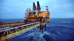 Платформа британской нефтяной компании BP в Северном море у берегов Шотландии
